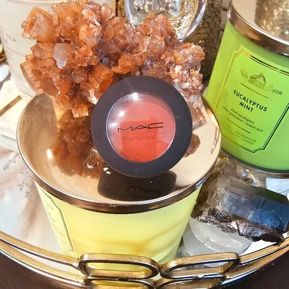 MAC Powder Kiss Soft Matte Eye Shadow Color Devoted To Chili. - Picture 2 of 4